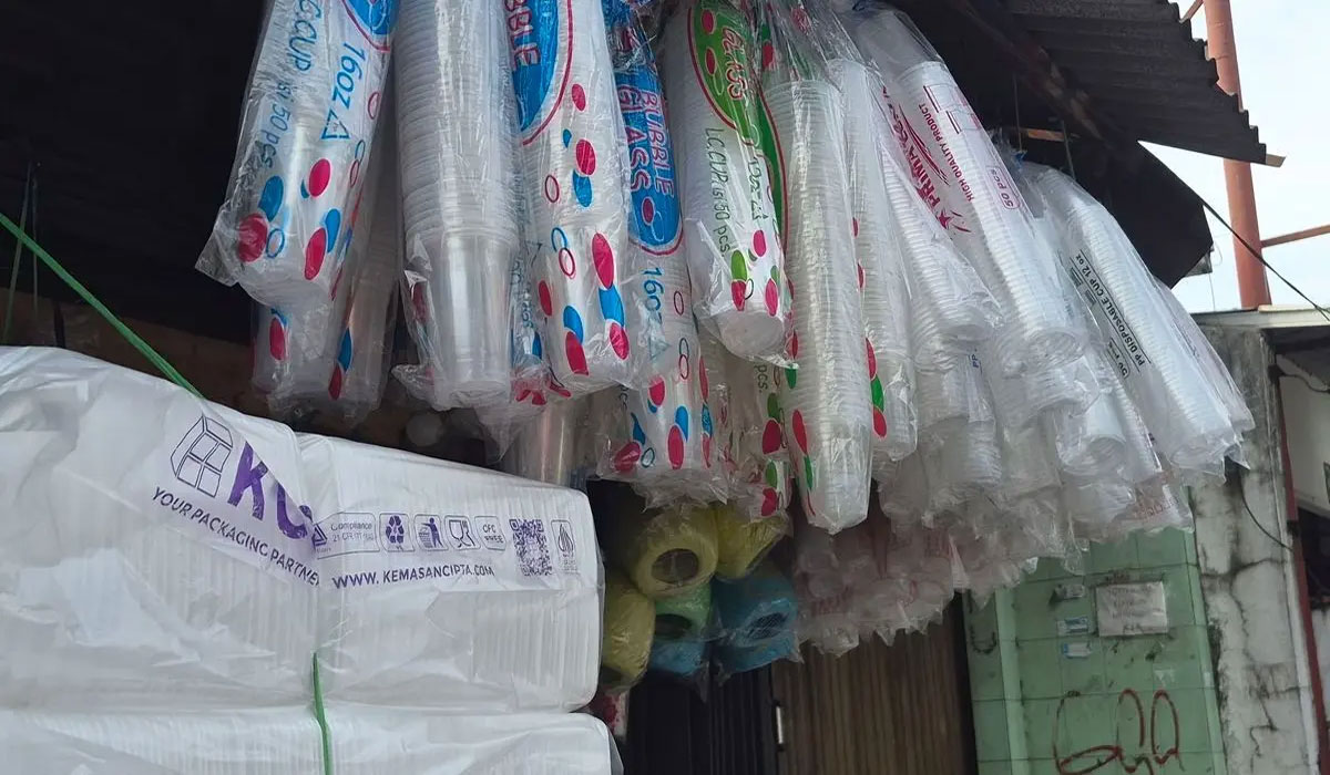 Viral Harga Plastik di Sulsel Naik Tajam UMKM Putar Otak Demi Bertahan Hidup
